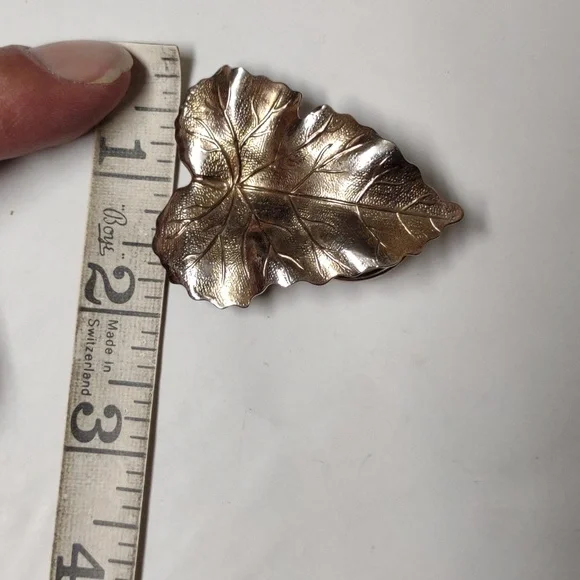 Gold toned vintage scarf clip - Picture 4 of 4